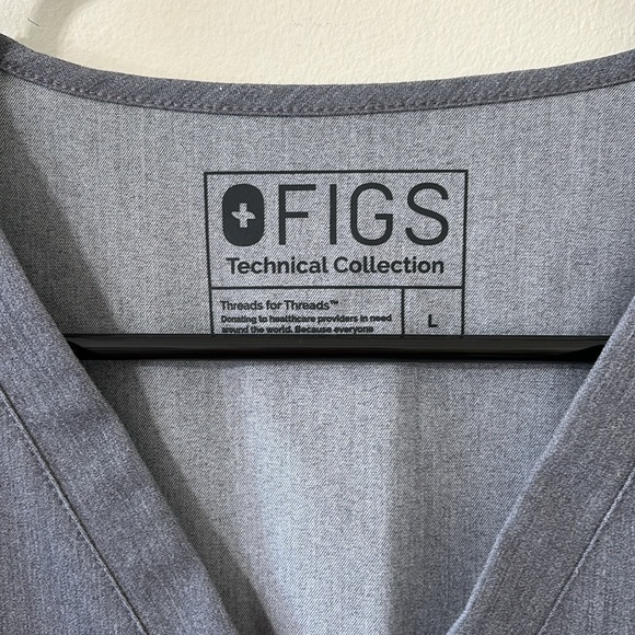 FIGS Scrub Casma Three-Pocket Scrub Top Graphite Size Large - Picture 8 of 11